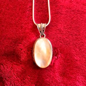 Mother of Peral Pendant Necklace
